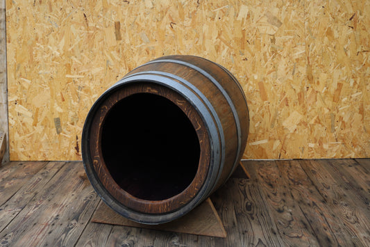 Hundehütte aus Eichenholz Weinfass - Upcycling Hundehaus Unikat