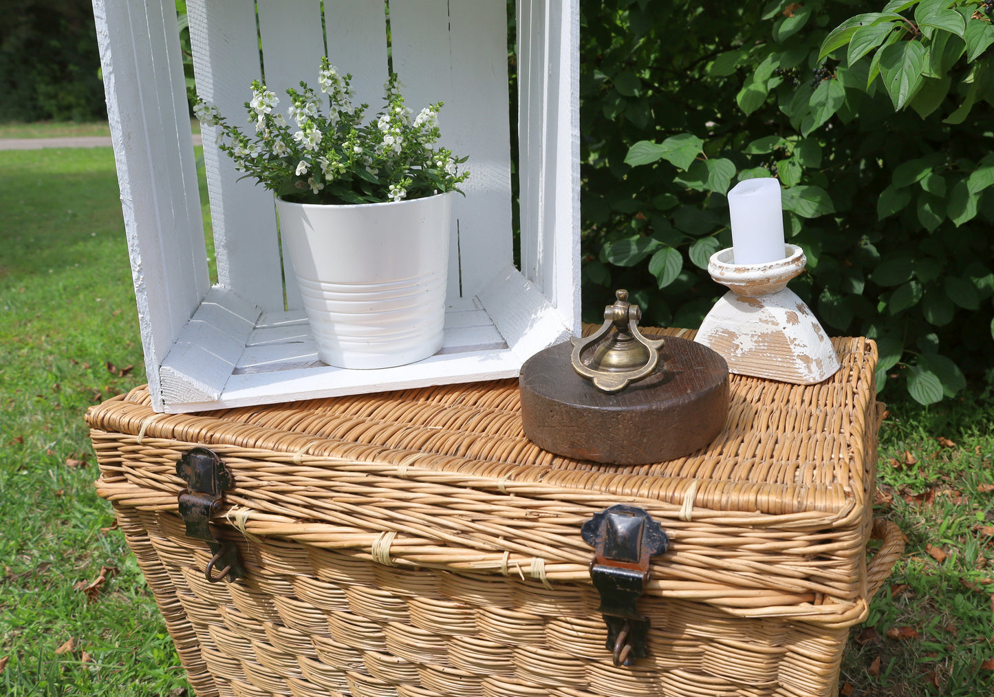 Türstopper aus Altholz mit Messinggriff