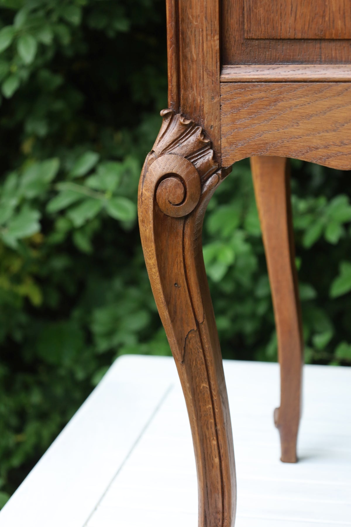 Antiker Nachttisch / Schränkchen im Louise XV - Stil um 1870 - 1890, in Braun aus Holz {{ Shabby Chic und Landhaus Deko }} {{ www.Stein-Alt.de }}