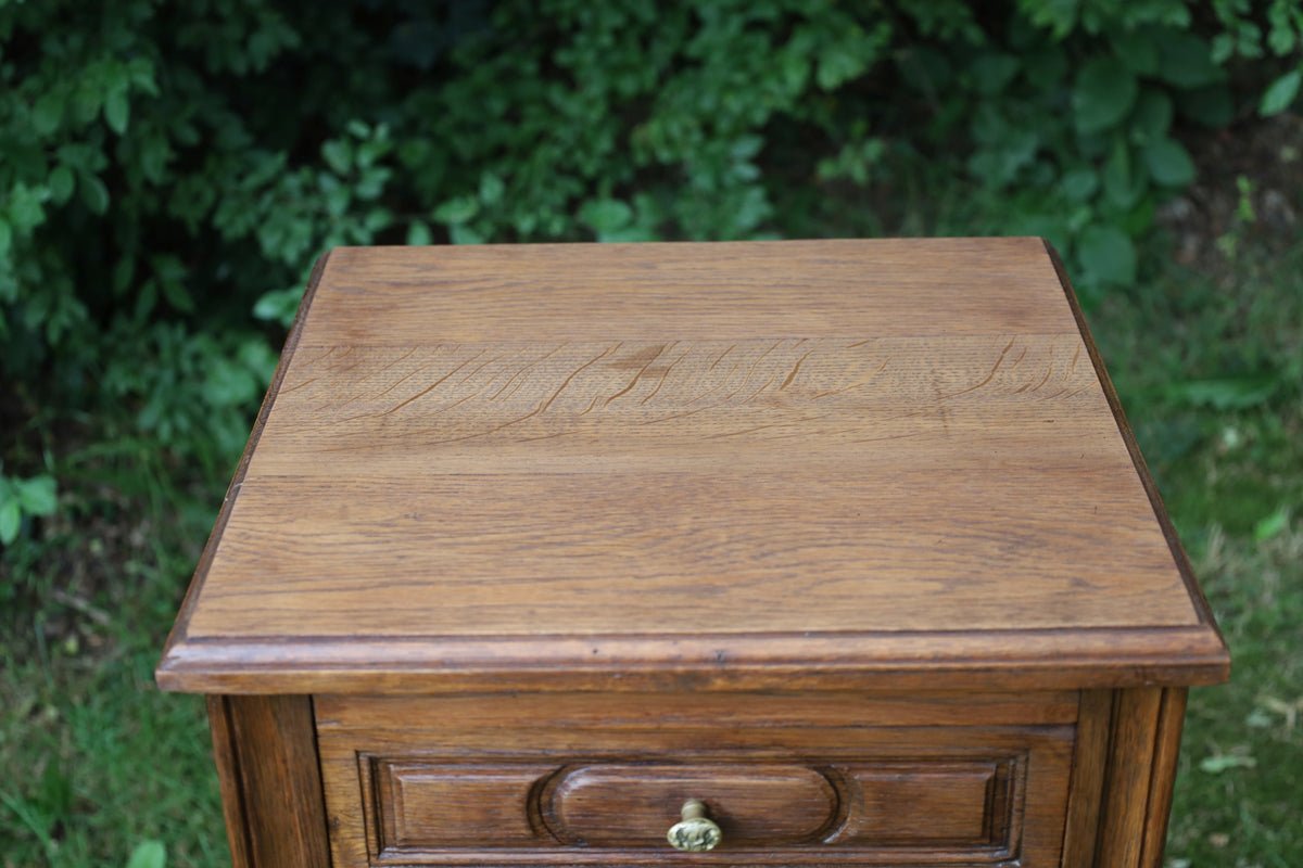 Antiker Nachttisch / Schränkchen im Louise XV - Stil um 1870 - 1890, in Braun aus Holz {{ Shabby Chic und Landhaus Deko }} {{ www.Stein-Alt.de }}