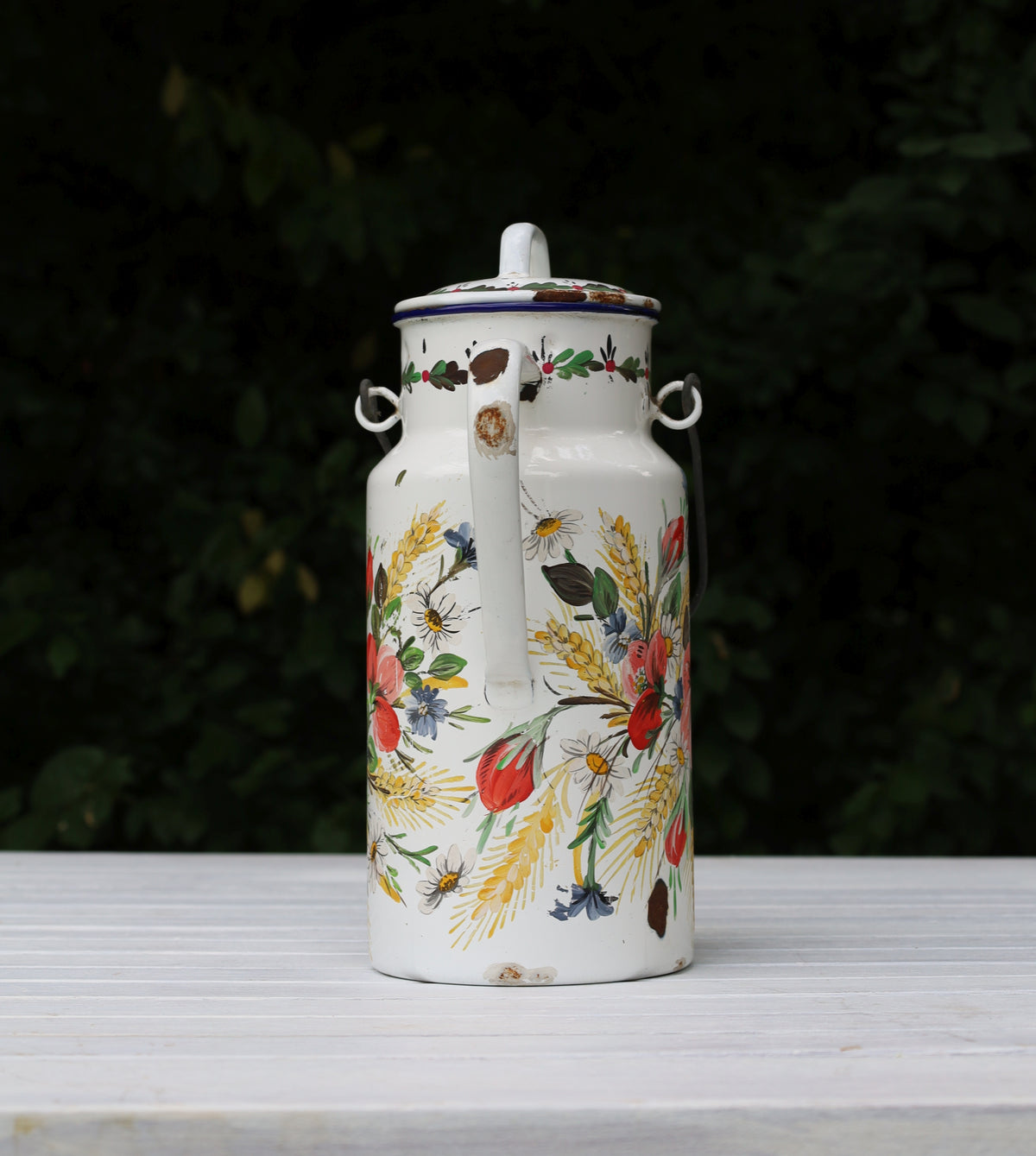 Vintage Emaille-Milchkanne mit Bauernmalerei {{ Shabby Chic und Landhaus Deko }} {{ www.Stein-Alt.de }}