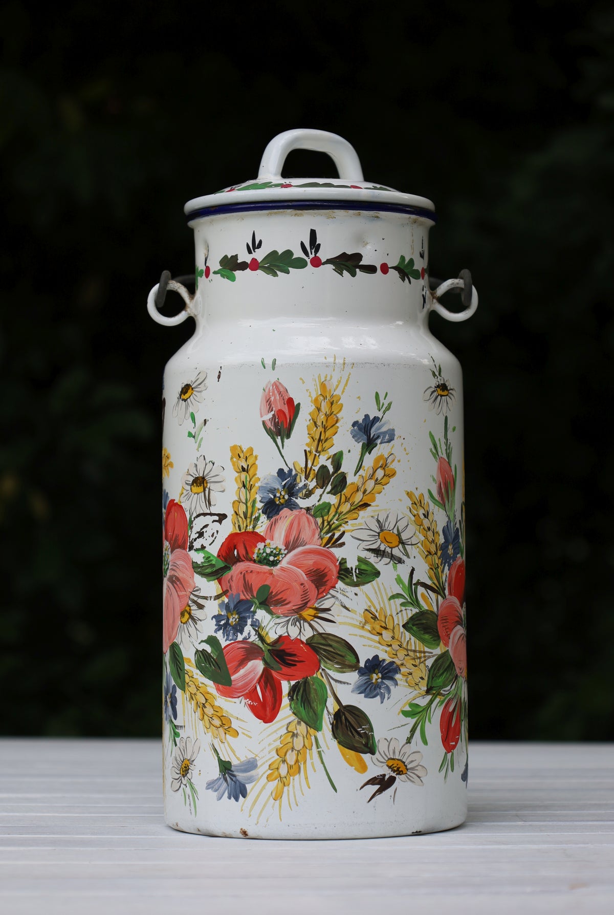 Vintage Emaille-Milchkanne mit Bauernmalerei {{ Shabby Chic und Landhaus Deko }} {{ www.Stein-Alt.de }}