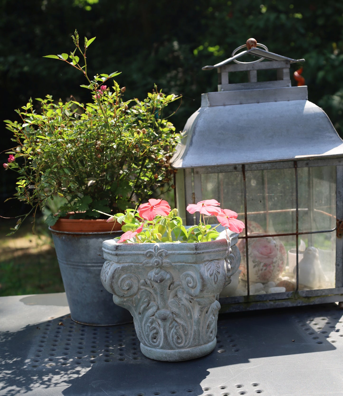 Klassischer Blumentopf aus Steinguss - Grau-Grün 17x17x16 cm