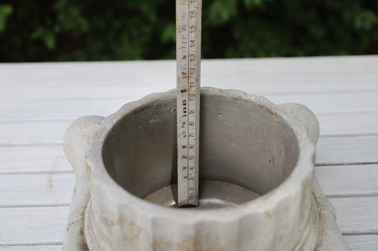 Pflanztopf Steinguss Grau - Klassische Säule für Balkon & Garten