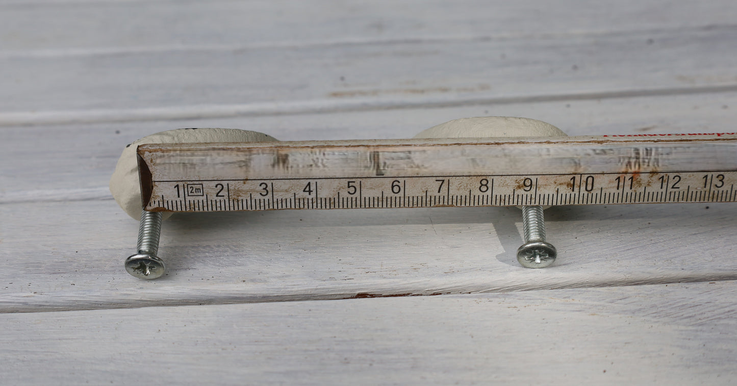 Shabby Chic Schubladengriff / Möbelknauf aus Eisen in Creme-Weiß