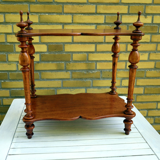 Antikes kleines französisches Regal aus Holz mit zwei Ablagen {{ Shabby Chic und Landhaus Deko }} {{ www.Stein-Alt.de }}