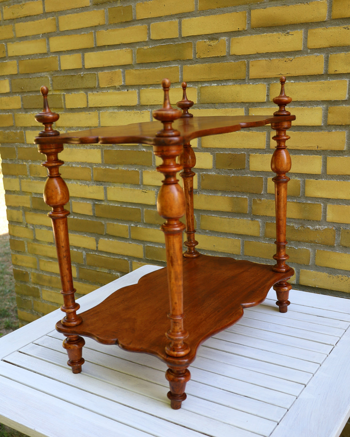 Antikes kleines französisches Regal aus Holz mit zwei Ablagen {{ Shabby Chic und Landhaus Deko }} {{ www.Stein-Alt.de }}