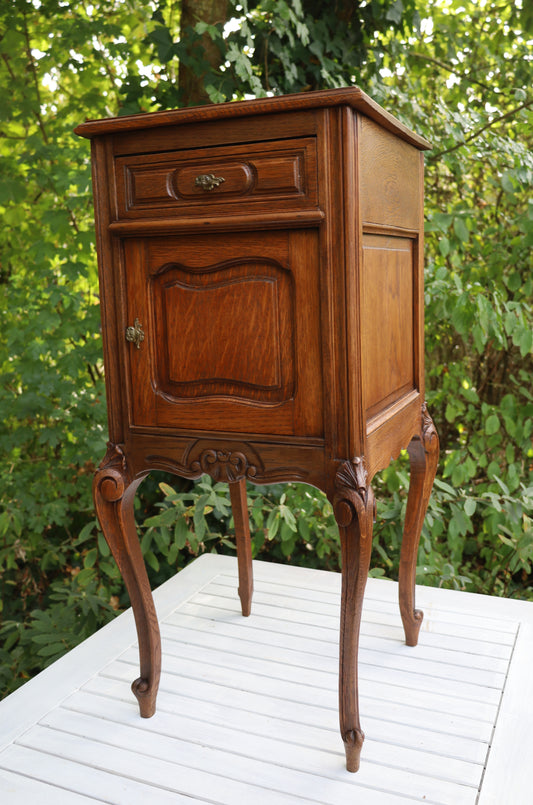 Antiker Nachttisch Louis XV Stil (1870-1890) - Nussbaum Schränkchen