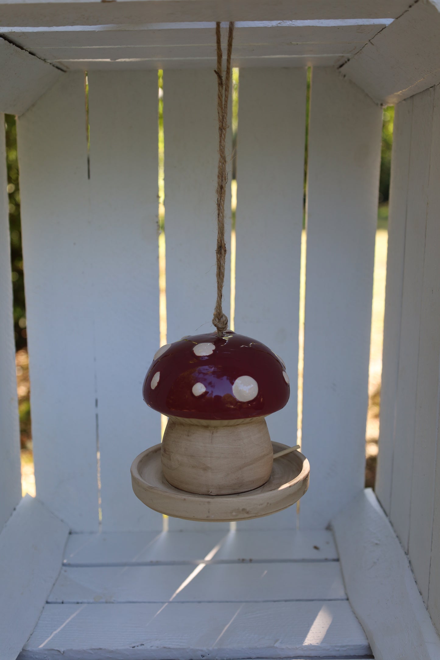 Vogelhäuschen / Schlafplatz für Vögel aus Keramik in Fliegenpilzform