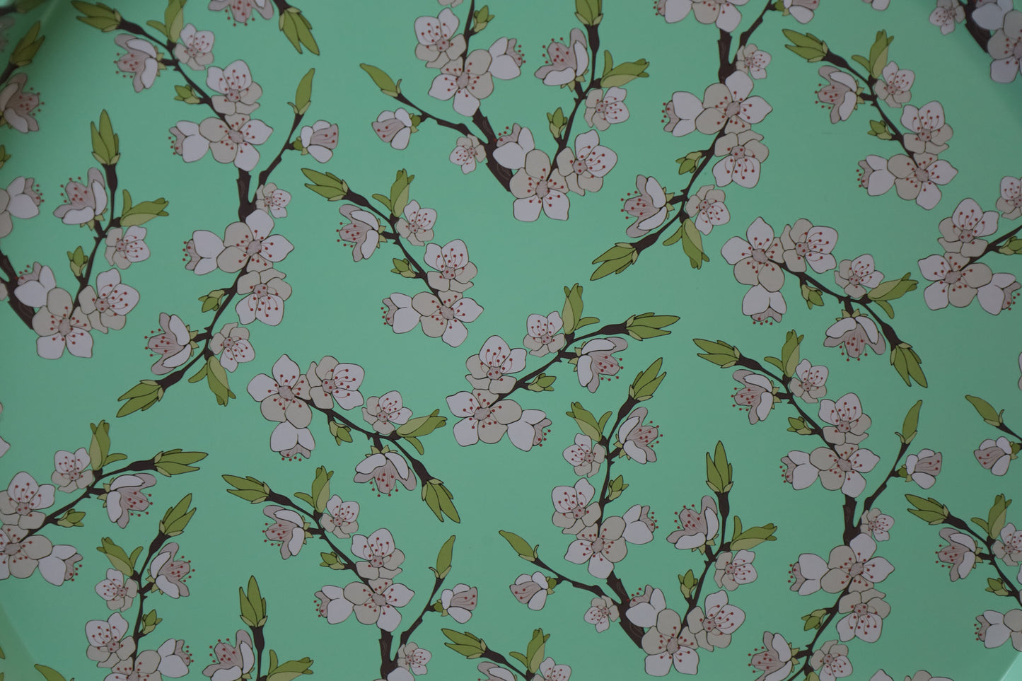 Vassoio/sottopiatto rotondo in metallo verde con motivo floreale