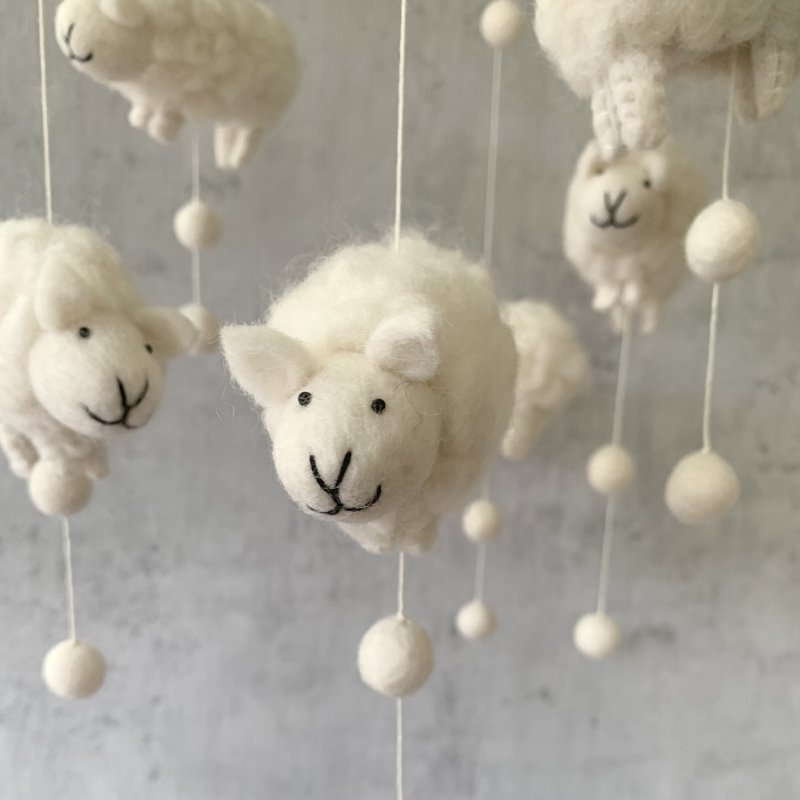 Schäfchen Mobile aus Filz – Handgemacht & FairMade für Baby Kinderzimmer