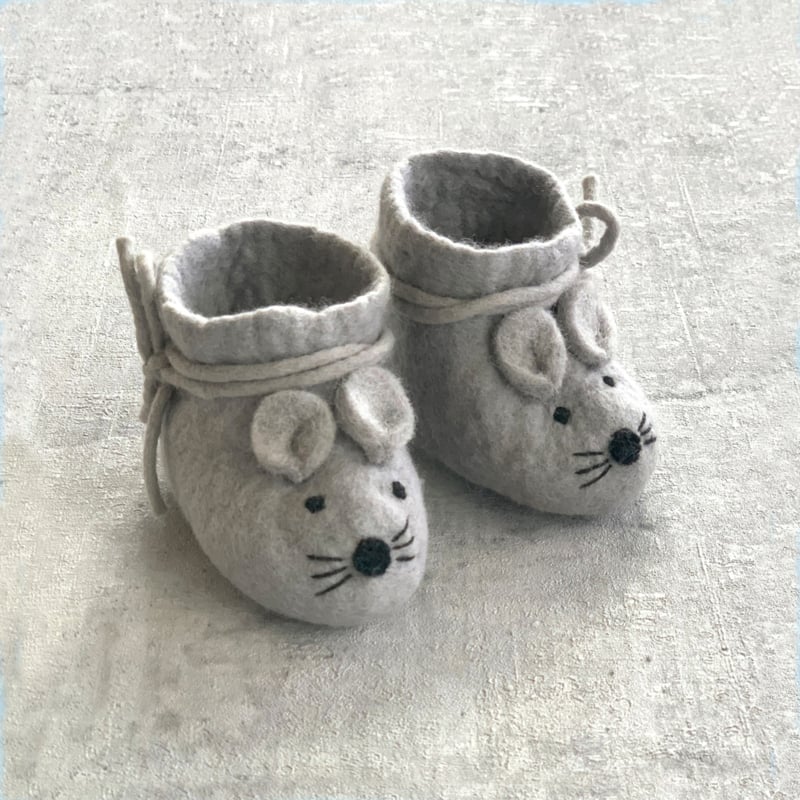 Pantofole per neonati a forma di topo / scarpe in feltro per neonati in grigio topo realizzate in feltro di lana al 100%
