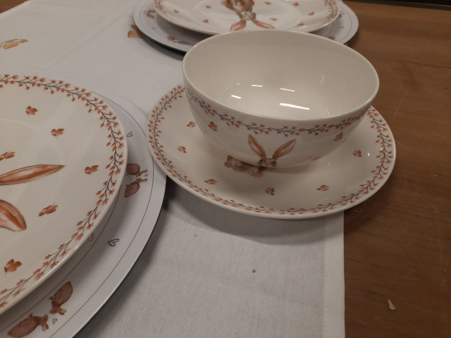 Oster Geschirr Porzellan mit Hasen-Motiv – Teller, Tasse & Schale Landhaus-Stil {{ Shabby Chic und Landhaus Deko }} {{ www.Stein-Alt.de }}
