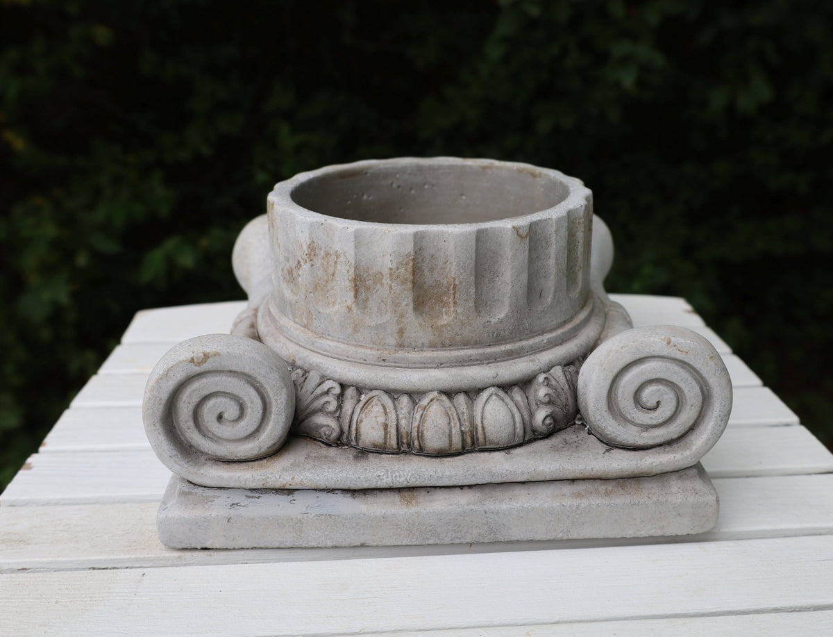 Blumentopf / Übertopf Pflanztopf Steinguss Grau – Klassische Säule für Balkon & Garten Shabby Chic und Landhaus Deko bei www.Stein-Alt.de