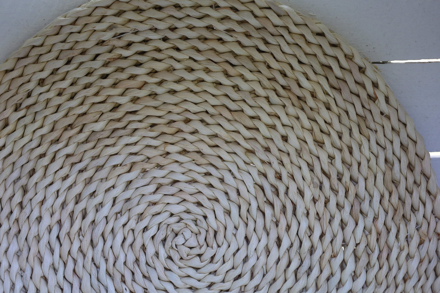 Rundes Stroh Platzdeckchen Ø 38 cm - Maritimer Boho-Stil Beige {{ Shabby Chic und Landhaus Deko }} {{ www.Stein-Alt.de }}