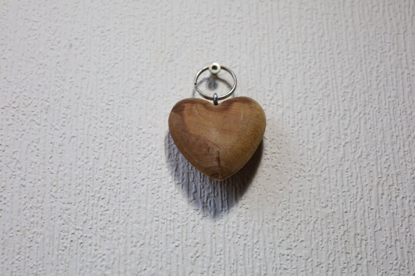 Schlüsselanhänger Herz aus Olivenholz mit Gravur 'Danke' - Handgefertigtes Geschenk {{ Shabby Chic und Landhaus Deko }} {{ www.Stein-Alt.de }}