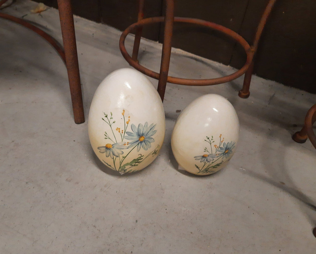 Figur Terrakotta Ei mit Kornblumen – Frühlingsdeko Ostern Landhausstil Shabby Chic und Landhaus Deko bei www.Stein-Alt.de