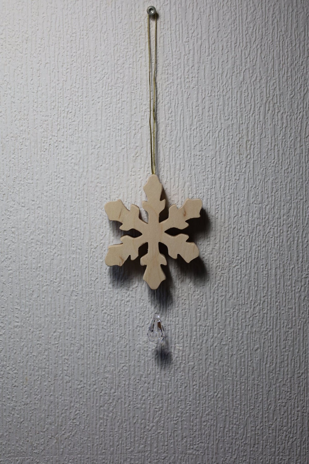Dekoanhänger Winterliche Holzanhänger – Rentier, Schneeflocke, Stern | Rindenholz Weihnachtsdeko Shabby Chic und Landhaus Deko bei www.Stein-Alt.de