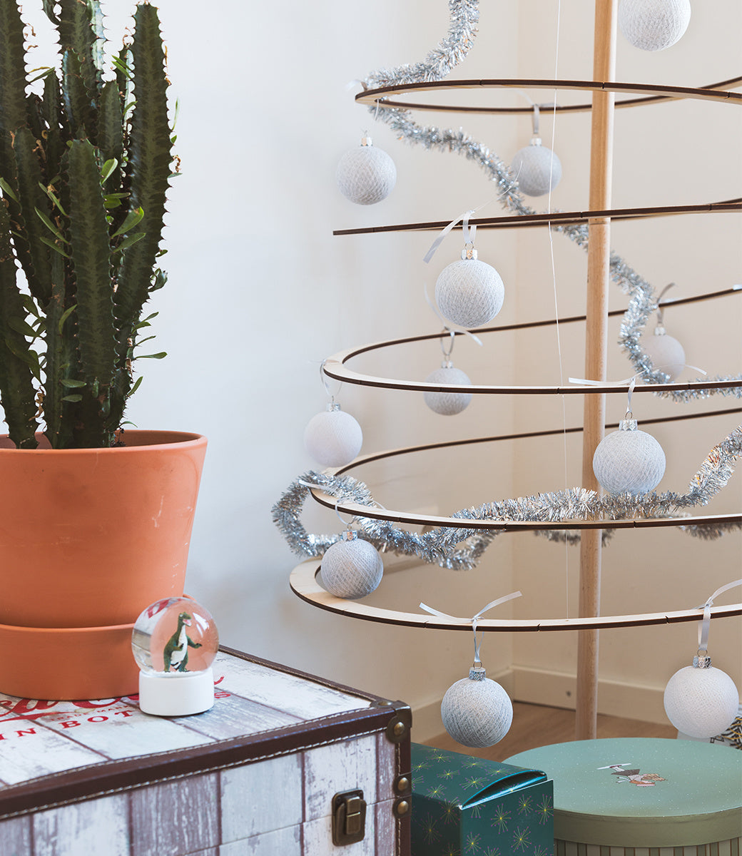 Weiße Cotton-Ball Kugeln, Weihnachtsbaumschmuck