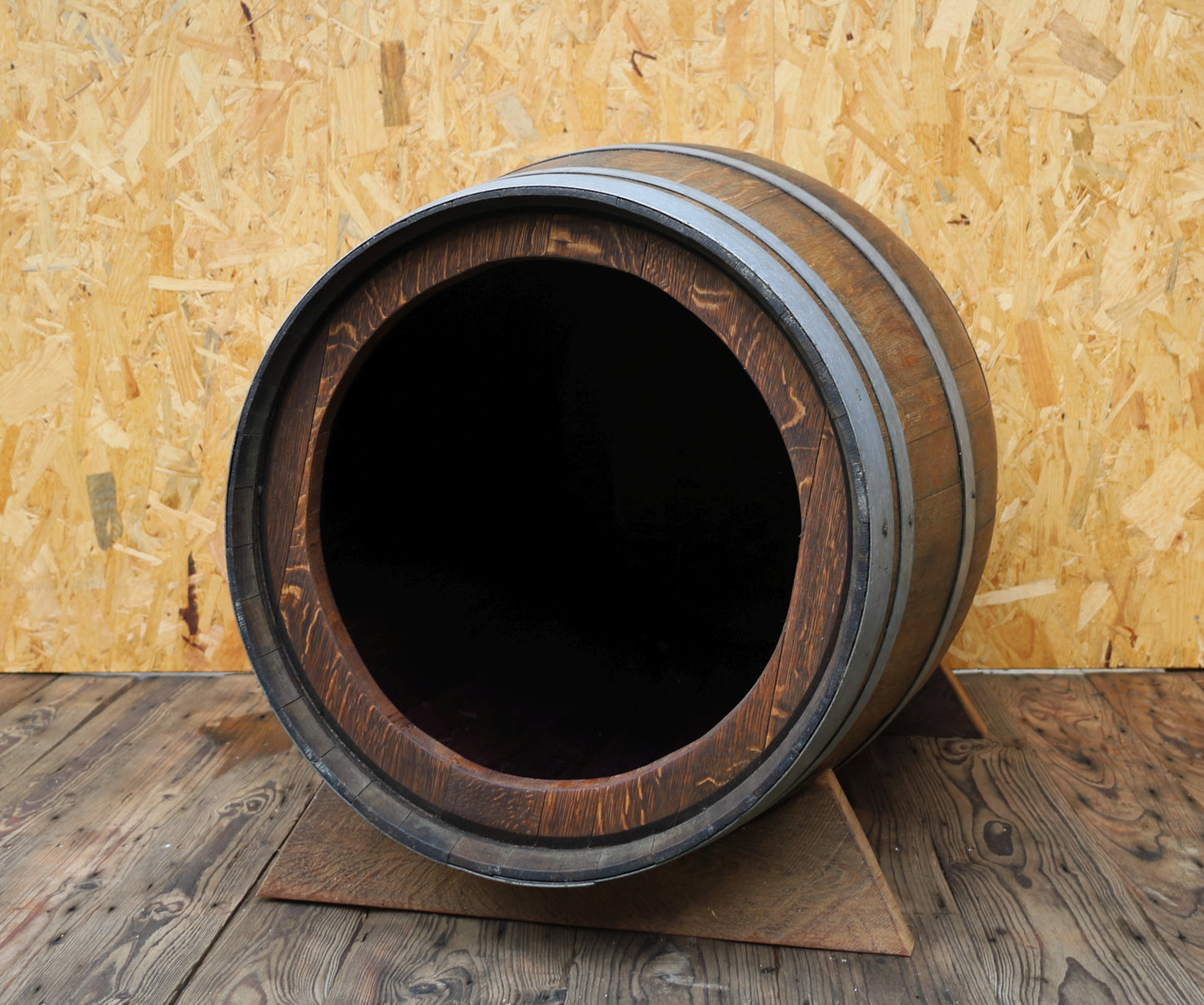 Hundehütte aus Eichenholz Weinfass - Upcycling Hundehaus Unikat