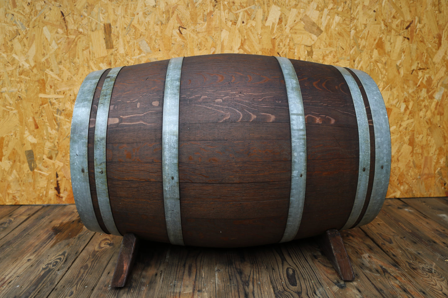 Hundehütte aus Eichenholz Weinfass - Upcycling Hundehaus im Landhausstil