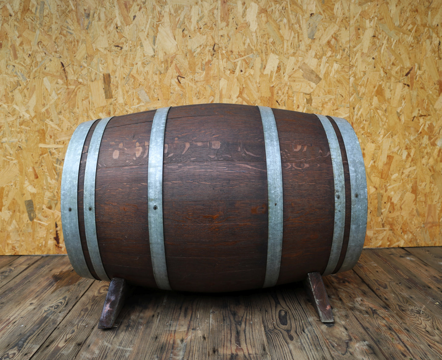 Hundehütte aus Eichenholz Weinfass - Upcycling Hundehaus im Landhausstil