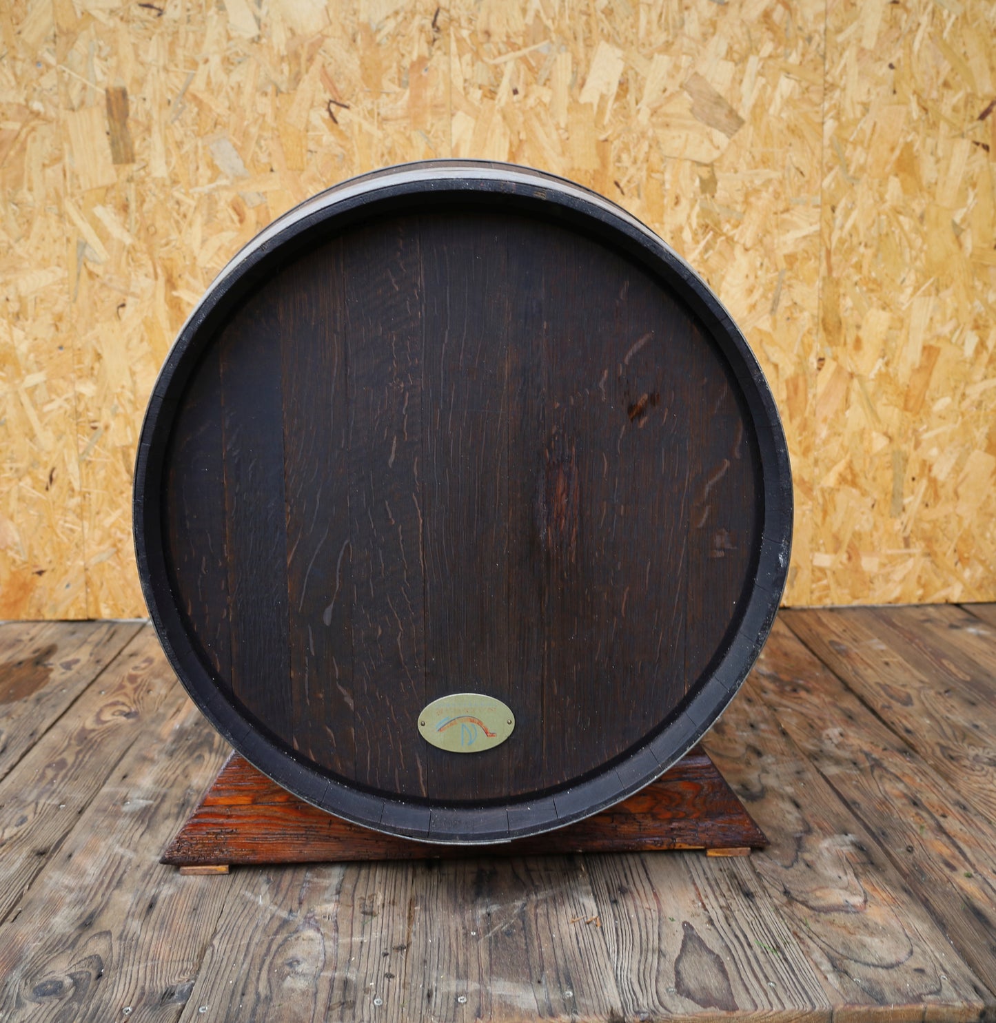 Hundehütte aus Eichenholz Weinfass - Upcycling Hundehaus im Landhausstil