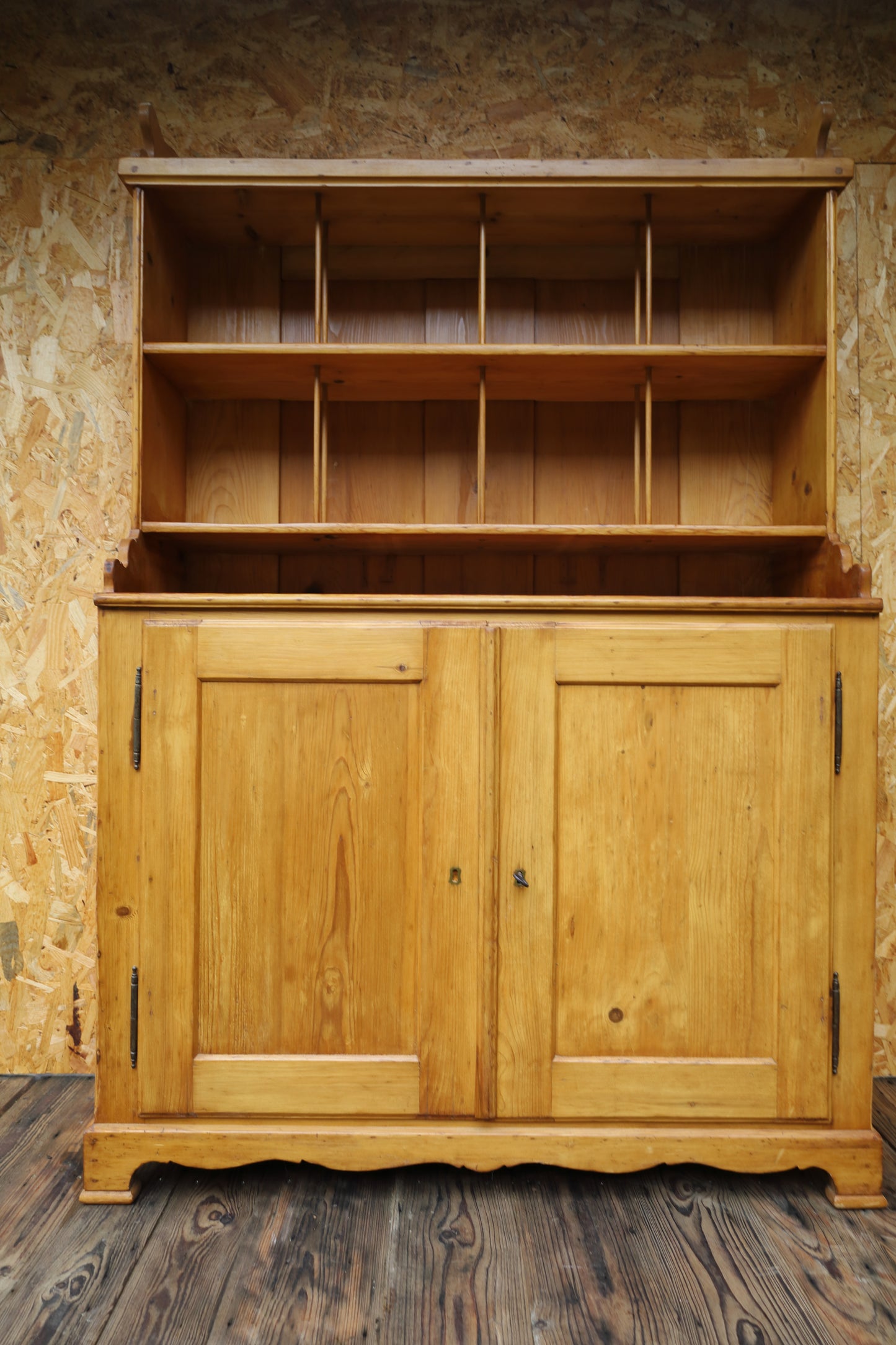 Antiker Küchenschrank Gründerzeit Weichholz - Tellerschrank restauriert 1870-1915