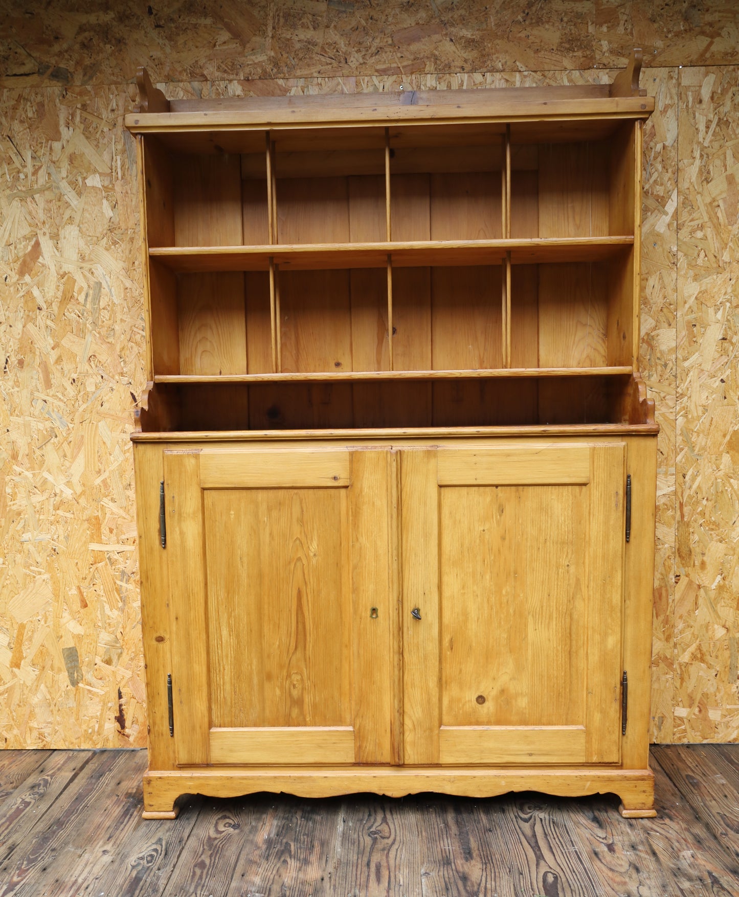 Antiker Küchenschrank Gründerzeit Weichholz - Tellerschrank restauriert 1870-1915