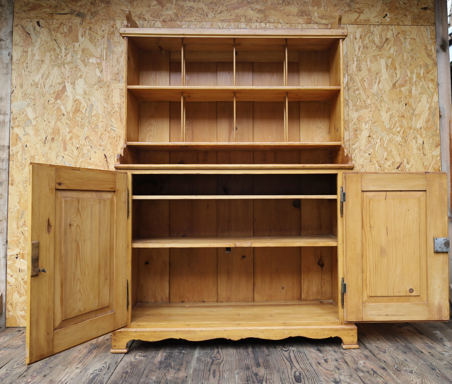 Antiker Küchenschrank Gründerzeit Weichholz - Tellerschrank restauriert 1870-1915