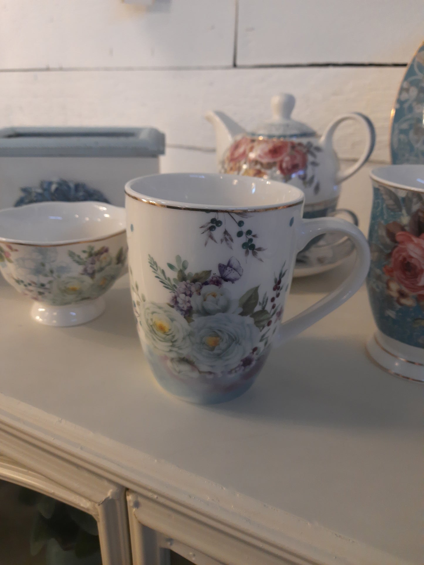 Porzellan Geschirr Blumen & Schmetterlinge Blau-Weiß - Landhausstil Mix & Match