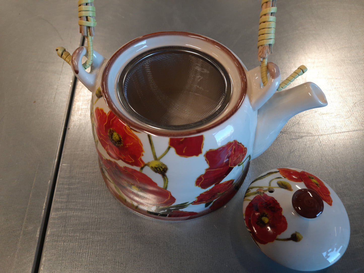 Teekanne aus Keramik inklusive Teesieb, 800 ml mit Blumenmotiv, Landhausstil