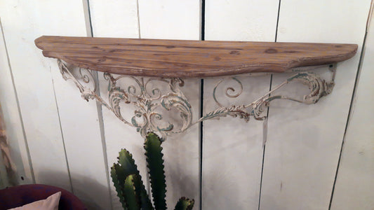Wandregal / Hängeregal / Wandkonsole im Shabby Chic, Schmiedeeisern / Holz {{ Shabby Chic und Landhaus Deko }} {{ www.Stein-Alt.de }}