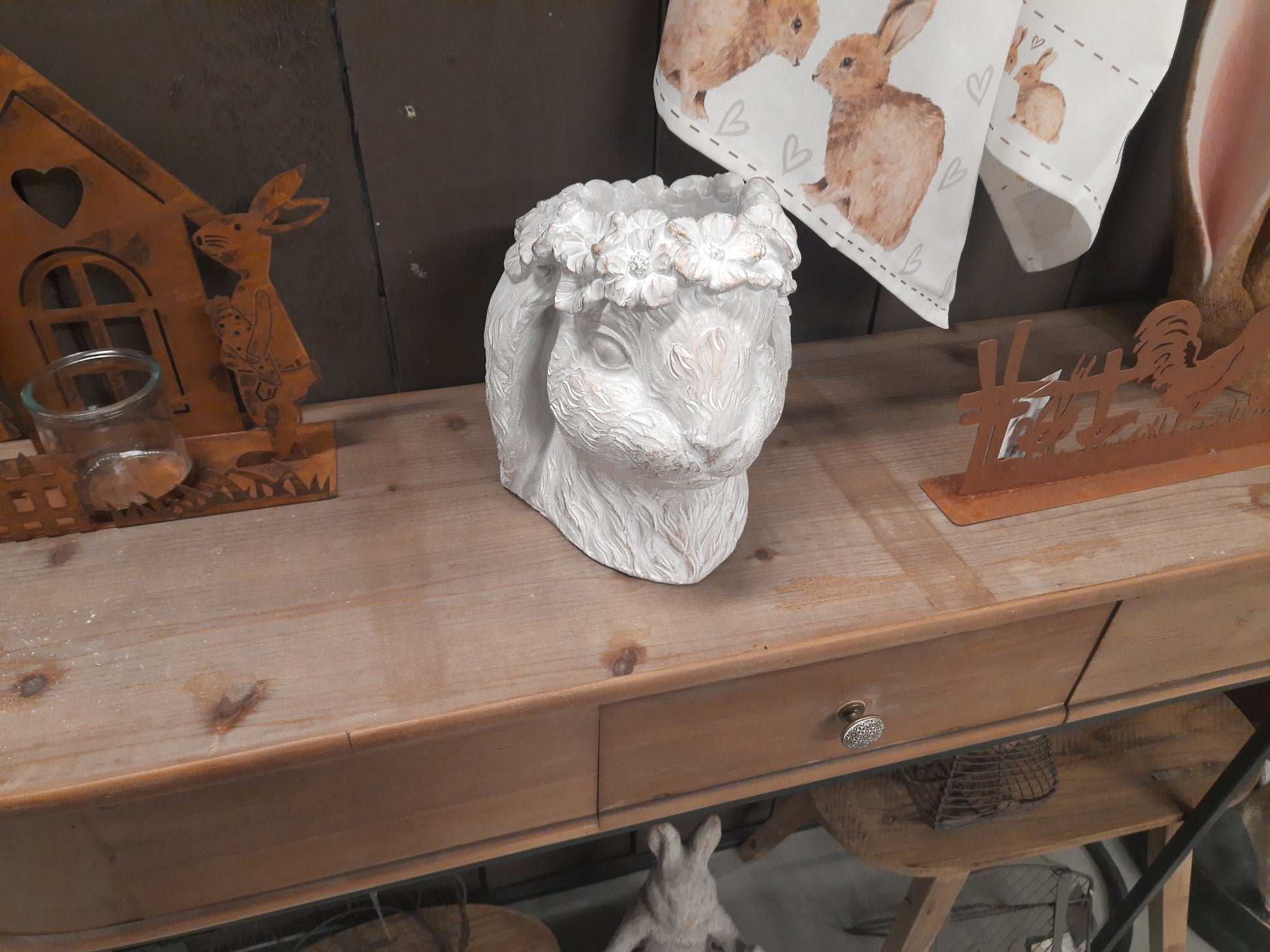 Pflanztopf Hase Grau-Braun Steinguss - Blumentopf Ostern Frühling Landhausstil {{ Shabby Chic und Landhaus Deko }} {{ www.Stein-Alt.de The cosy Cottage }}