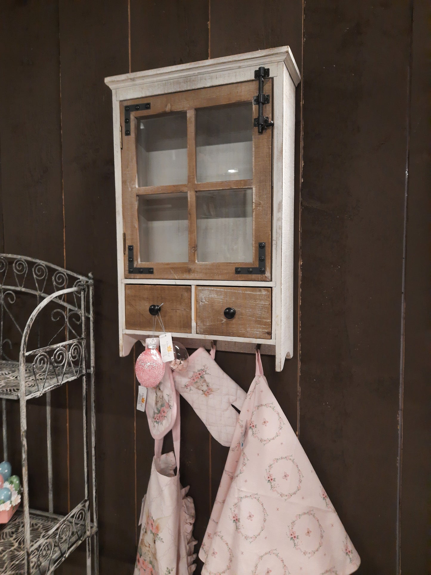 Wandschrank mit Haken und Schubladen Holz Braun-Weiß Landhausstil