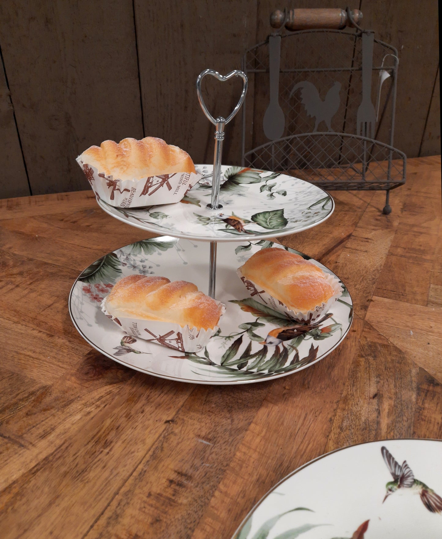 Geschirr aus Porzellan, Pflanzen und Vogelmotiv in Grün-Weiß, Mix & Match