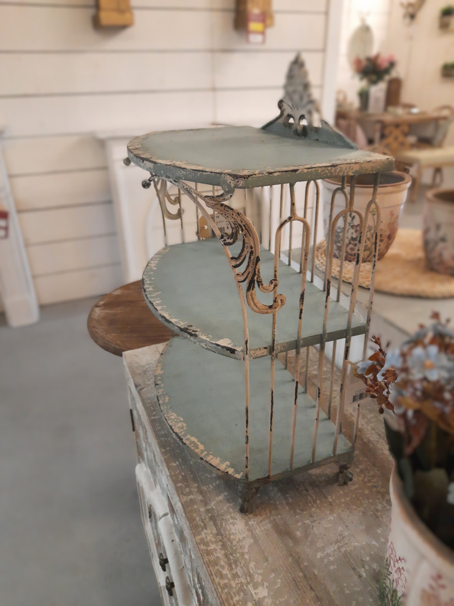 Shabby Chic Metallregal Grün-Beige 38x23x55cm - Vintage Wandregal Landhaus