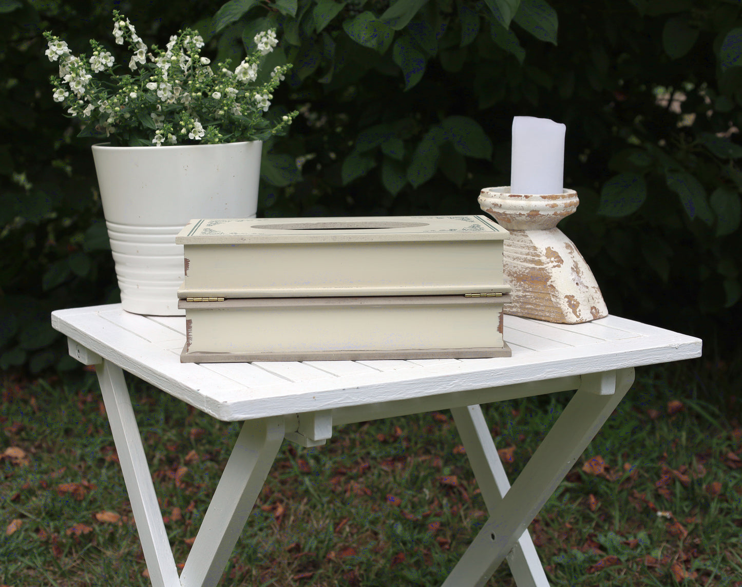 Porta fazzoletti / porta fazzoletti cosmetici in grigio-beige in stile shabby chic