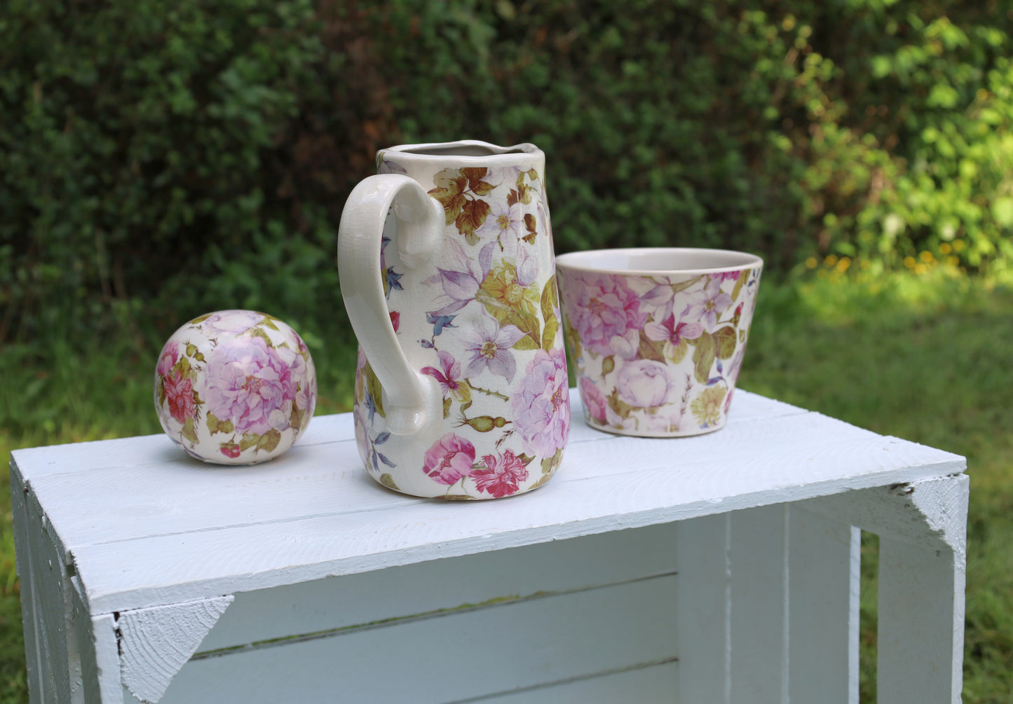 Keramik Krug Vase mit Pfingstrosenmotiv - Landhausstil Dekoration