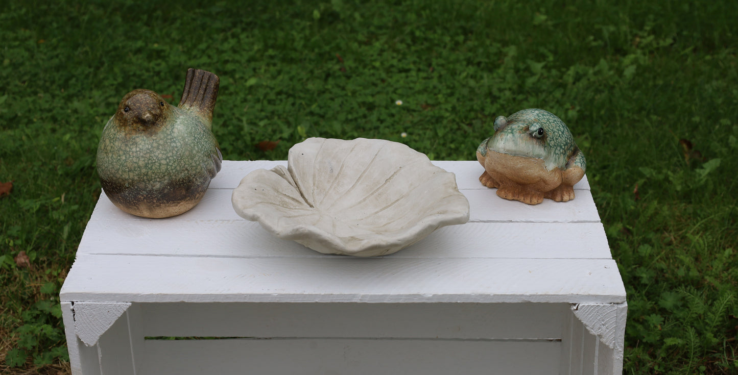 Vogeltränke Steinguss Blatt-Design - Vogelbad für Garten & Balkon - Landhaus Deko