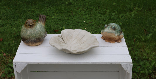 Vogeltränke Steinguss Blatt-Design - Vogelbad für Garten & Balkon - Landhaus Deko