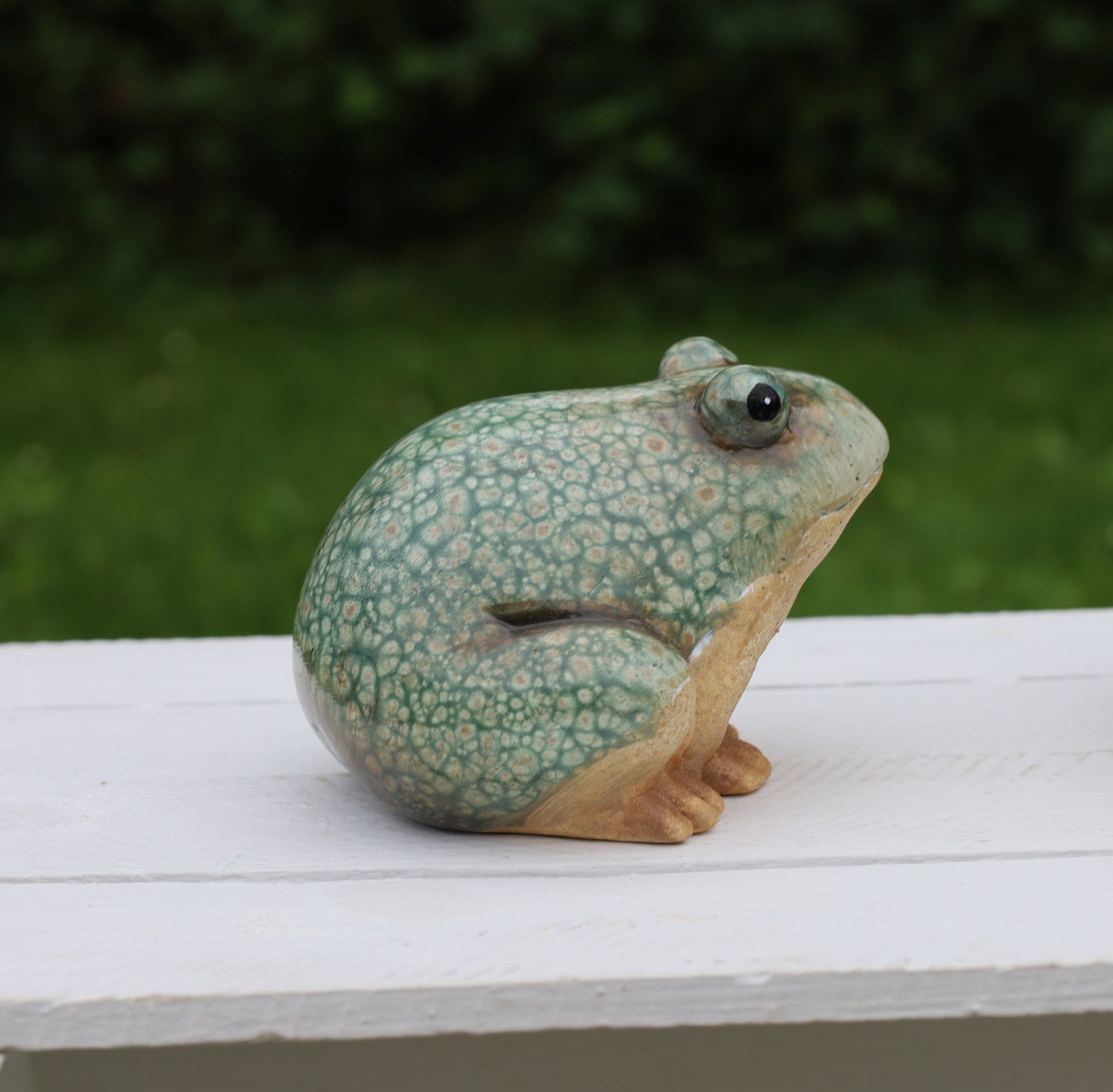 Keramik Frosch Grün-Braun - Deko Figur Landhausstil für Garten & Haus