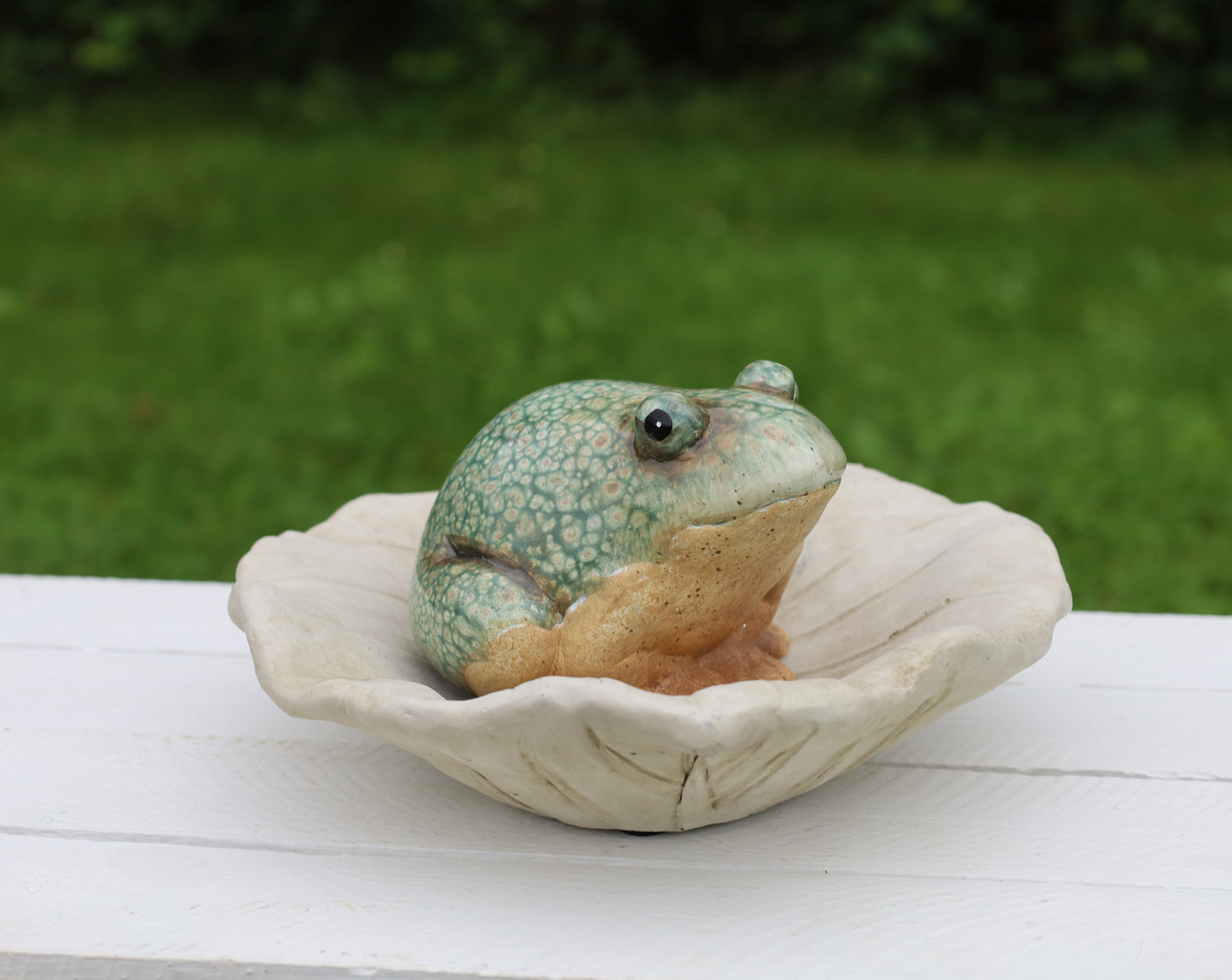 Vogeltränke Steinguss Blatt-Design - Vogelbad für Garten & Balkon - Landhaus Deko