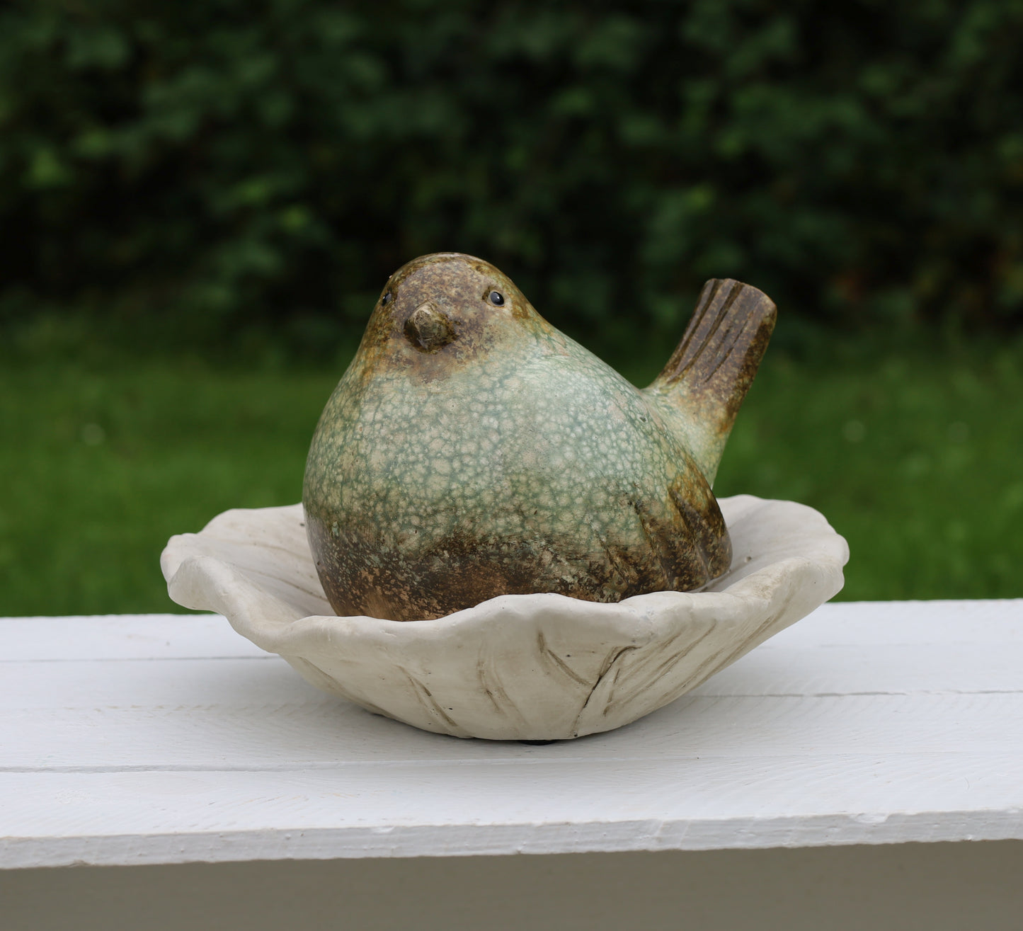 Vogeltränke Steinguss Blatt-Design - Vogelbad für Garten & Balkon - Landhaus Deko