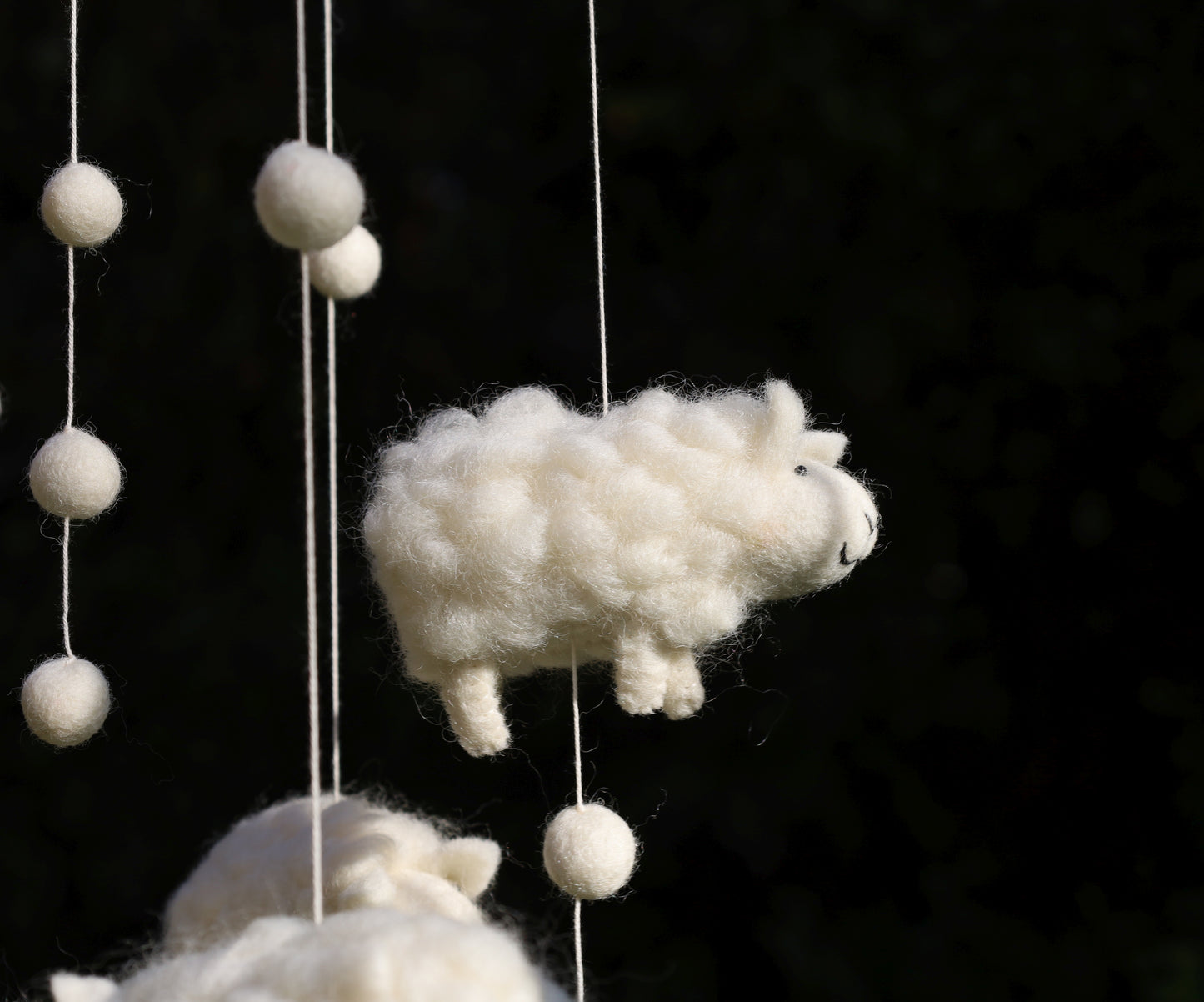 Schäfchen Mobile aus Filz – Handgemacht & FairMade für Baby Kinderzimmer