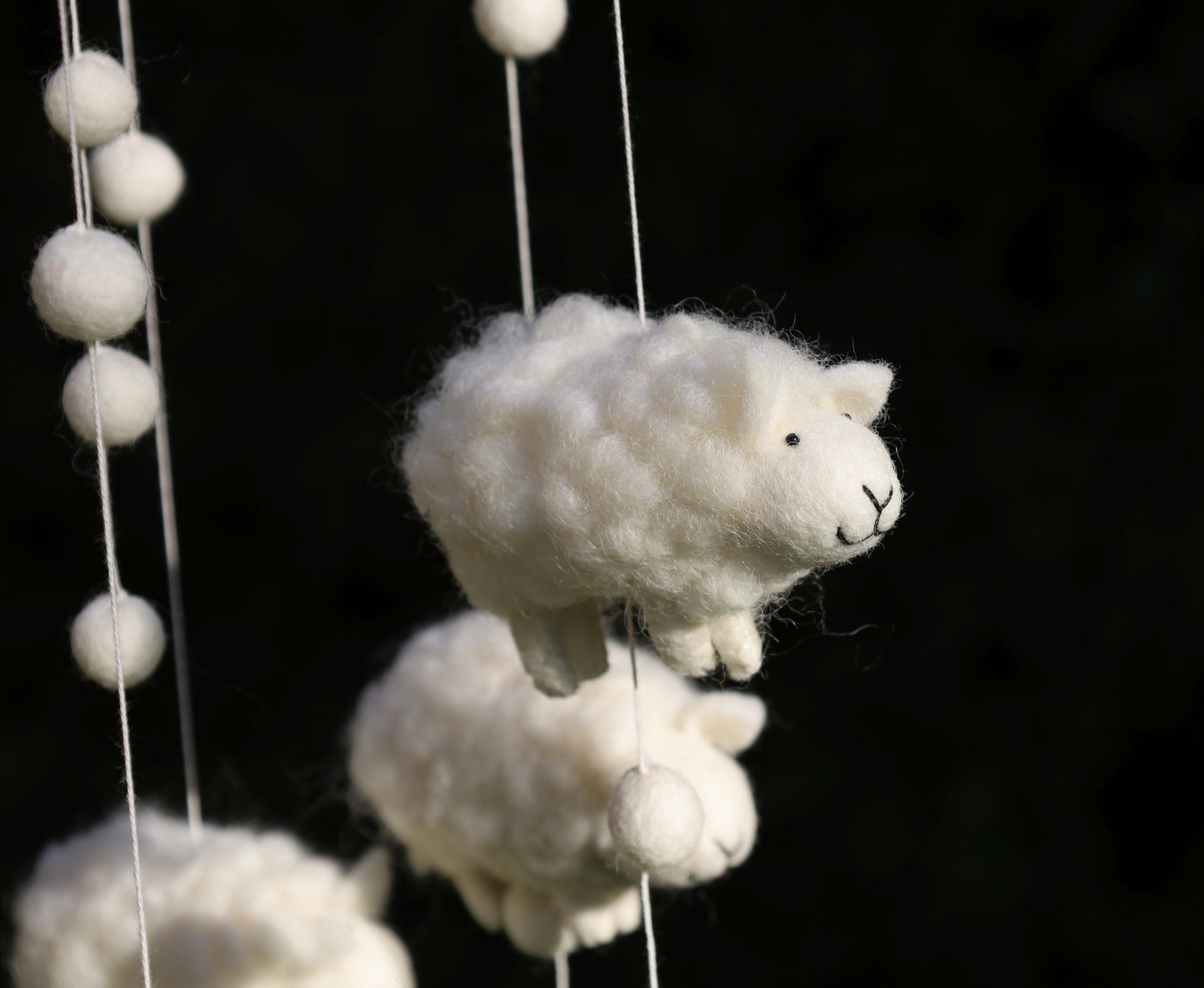 Schäfchen Mobile aus Filz – Handgemacht & FairMade für Baby Kinderzimmer