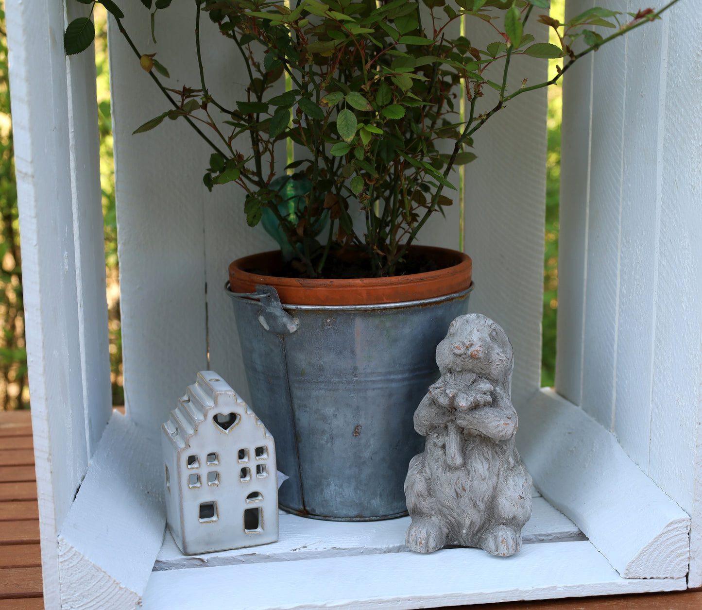 Ceramic tealight holder in the shape of a house