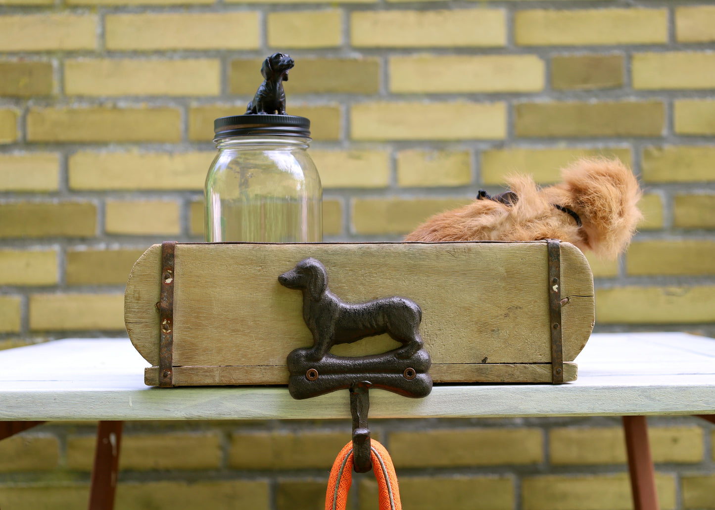 Hundegarderobe Wandhaken mit Leckerli-Glas - Vintage Ziegelform Holz