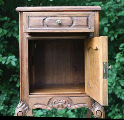 Antiker Nachttisch / Schränkchen im Louise XV - Stil um 1870 - 1890, in Braun aus Holz {{ Shabby Chic und Landhaus Deko }} {{ www.Stein-Alt.de }}