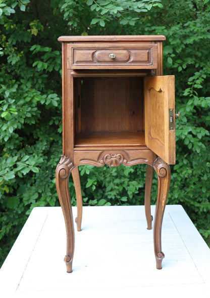 Antiker Nachttisch / Schränkchen im Louise XV - Stil um 1870 - 1890, in Braun aus Holz {{ Shabby Chic und Landhaus Deko }} {{ www.Stein-Alt.de }}